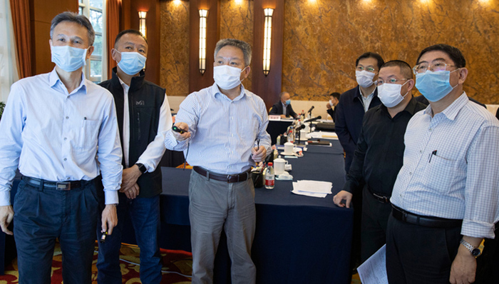 沈晓明：研究加强入琼通道关口管理严控输入性风险