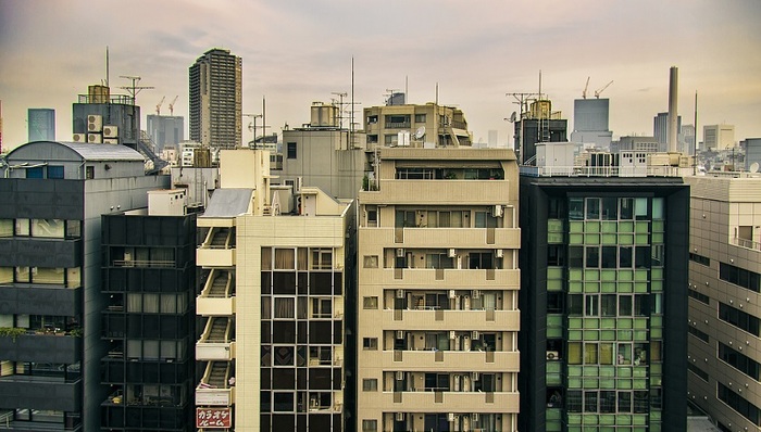 穿戴护目镜口罩防护服去买房！“都是为了孩子”——北京楼市众生相