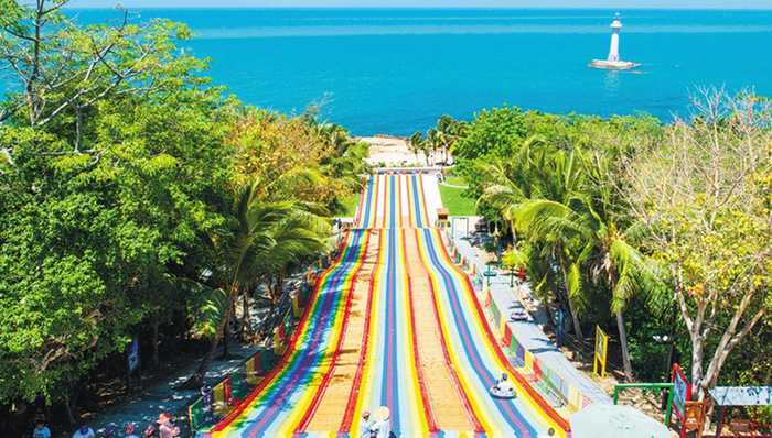 三亚新推“彩虹滑道”等旅游产品，丰富体验游深度游