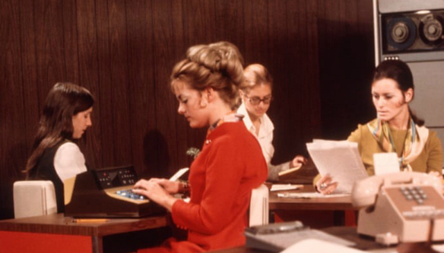 当母亲身份与职业身份叠加：一代代女性的双重生活是怎样的？