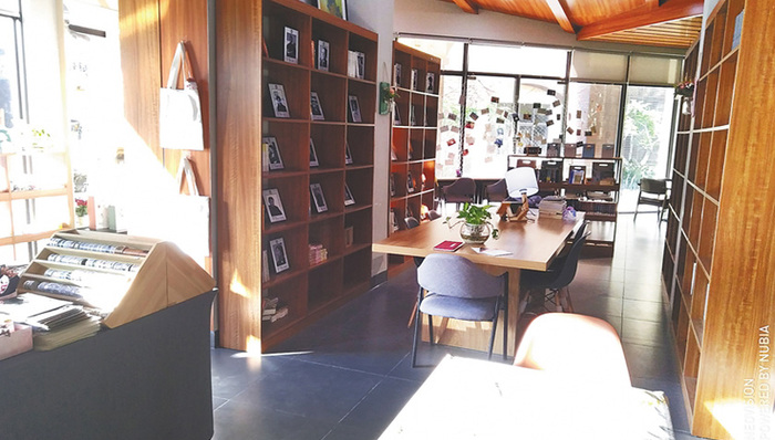 白岩松、单霁翔加入“线上带货”大潮，直播能否拯救实体书店？