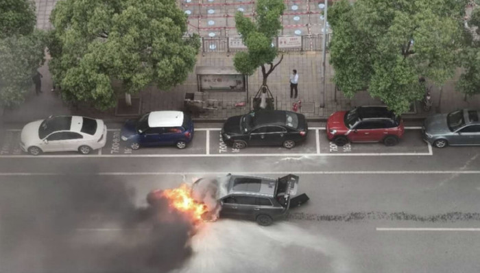 互联网汽车,理想汽车,自燃