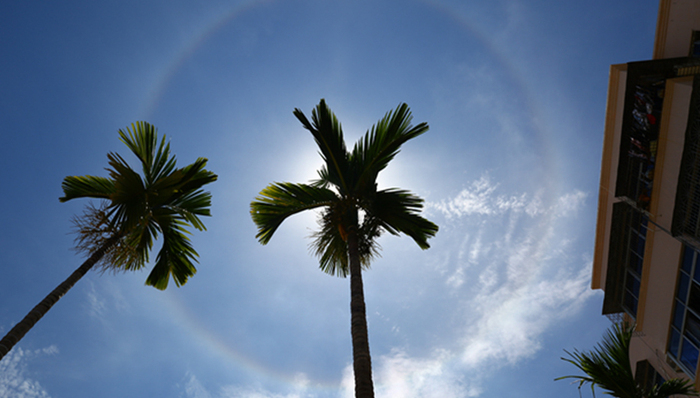 三亚出现日晕奇观，气象局：属于正常大气光学现象