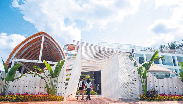 三亚：小村庄变成大景区，小民宿做成大产业