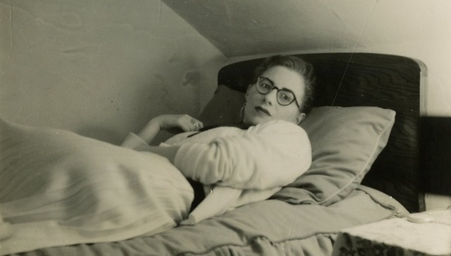 “不快乐的冤家”：2400封书信里的拉金爱情故事