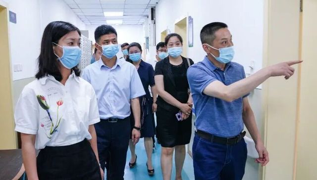 市卫健委黄友静副主任一行莅临成都市第二人民医院调研