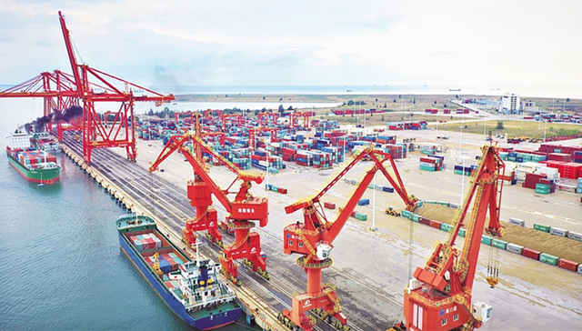 探访洋浦港：船舶如何进出？集装箱怎样卸？货物怎么通关？