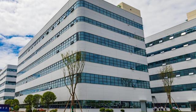 助推产业运营提升承载动能，成都郫都区28万平标准厂房建成投用