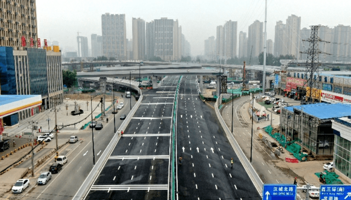 西安西三环阿房一路立交主线桥正式通车