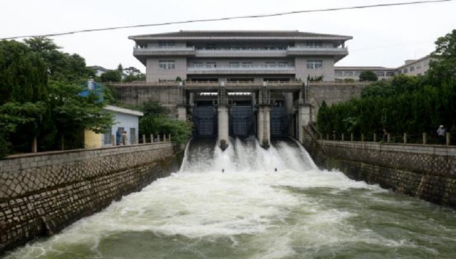 四明湖水库泄洪，余姚电网全力保障汛期水库供电