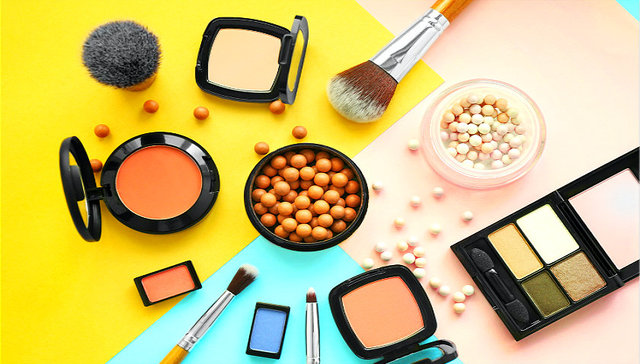 美妆产品,社交媒体营销,小众品牌,国际大牌