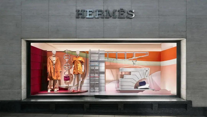 《三十而已》让爱马仕出尽风头？它的橱窗设计才更惊艳！