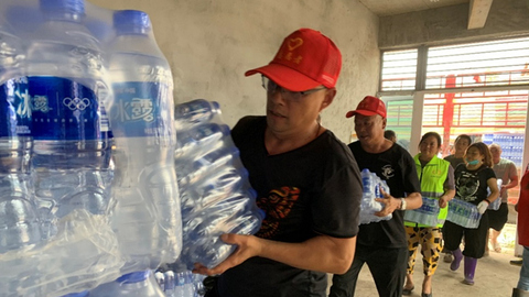 @“红色腊梅”：亲，“川小可”的饮用水到啦