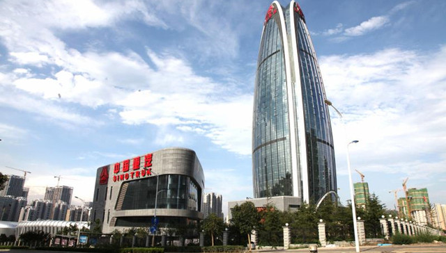 豪沃T7H、豪沃TX“凯歌齐奏”，中国重汽书写“重卡传奇”