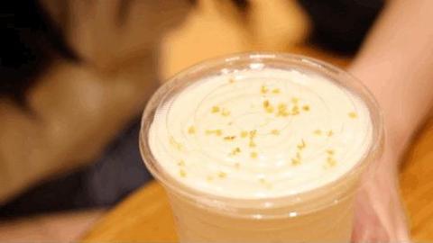 “秋天的第一杯奶茶”，怎么就火了？