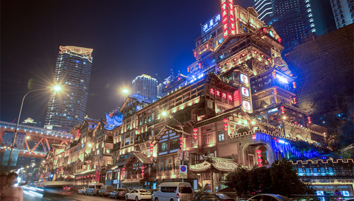 国庆长假前四天，重庆253家A级景区接待游客591.3万人次，同比恢复82.7%