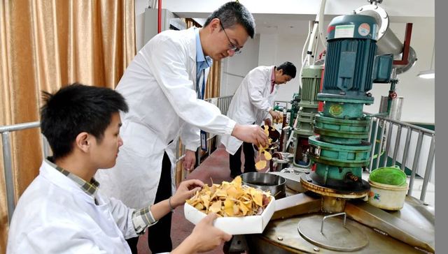 一举夺得“最佳解决方案奖”，浙纺院与企业签订1500万元科技合作协议