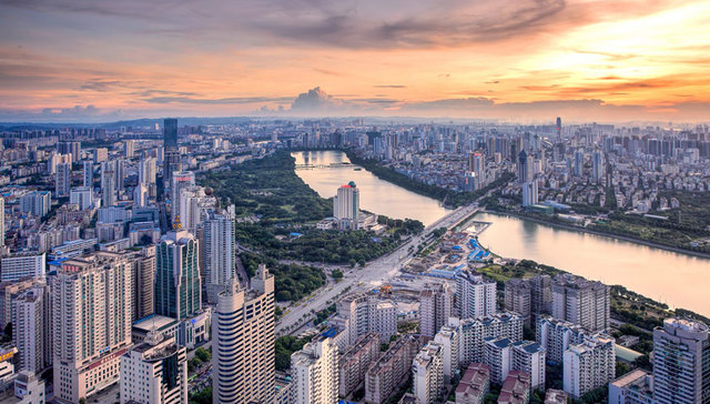 西乡塘主城腹地，龙湖春江天越C位吸睛