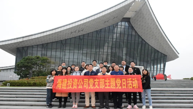 学习先进事迹，弘扬劳模精神