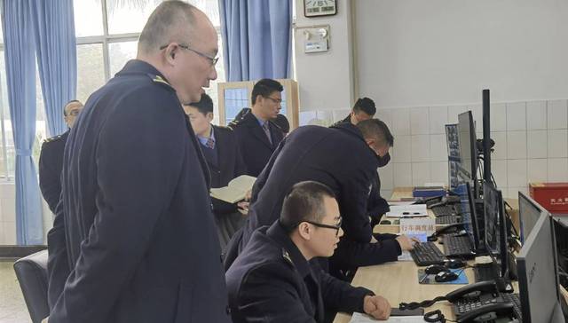 受四川乐山犍为地震影响，成贵高铁相关区段封锁，部分列车晚点