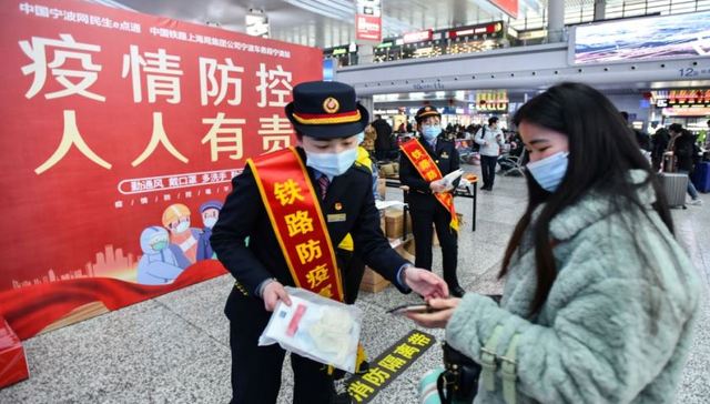宁波：春运首日，防疫服务暖人心