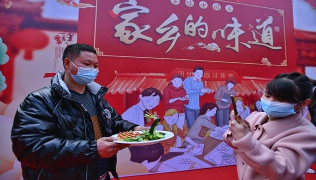 宁波奉化：外乡本地一家亲，共品暖心“年夜饭”