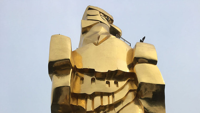 重庆南山大金鹰9日重开：全身贴满17万片24K金箔