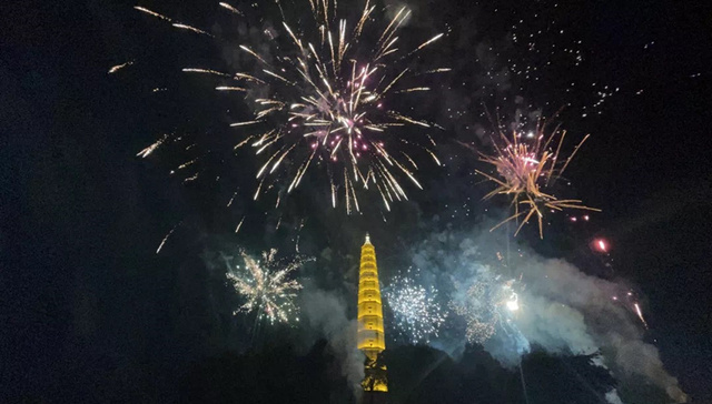 除夕夜：点亮迴澜塔，点亮城市之光