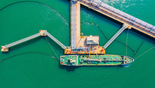 山东港口青岛港首单挂港加油业务成功落地