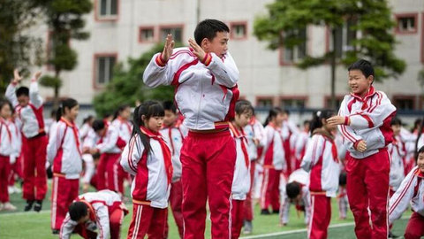 四川荥经：坚持大课间体育活动，增强师生体质