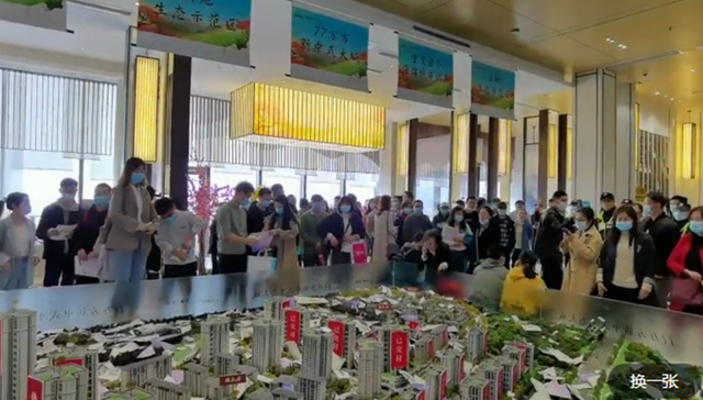 实地探访悦来龙樾生态城：部分隔音墙偏低，轻触摇晃