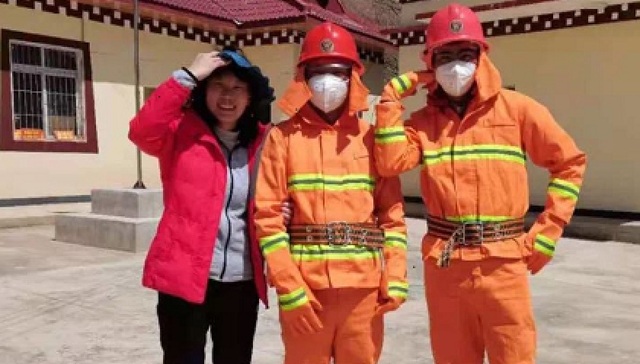 市二医院甘孜县驻村队员积极开展草原森林防灭火工作