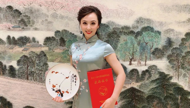 四川省川剧院演员张燕荣获第30届中国戏剧梅花奖