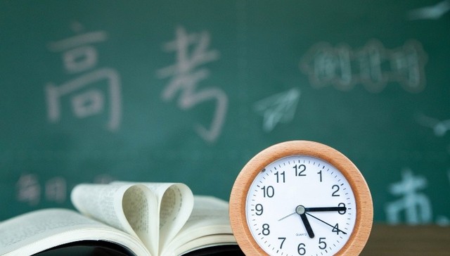 海口警方开通高考办证“绿色通道”，最快当天领证