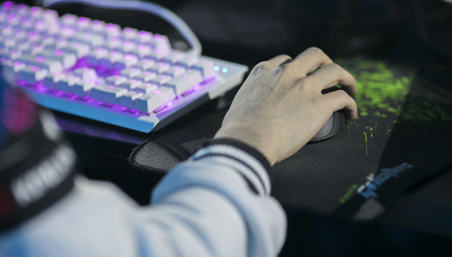 《2021版中国电竞运动行业发展报告》在海南发布