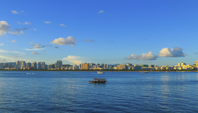 2025年海南常住人口超1200万，公共服务体系如何满足新需求？