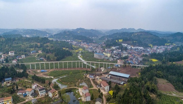 四川中部旱区156千米“人工天河”通水，惠及489万人