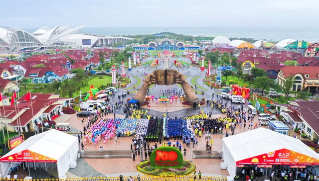 金沙滩啤酒城将开启文化狂欢盛宴，知名乐队盘尼西林等将在金沙滩啤酒城免费开演