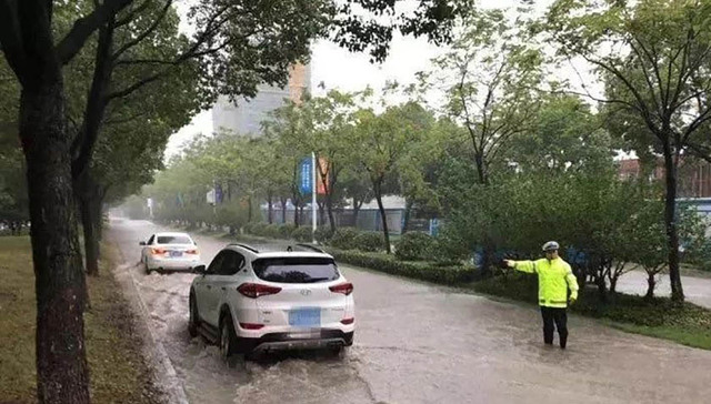 台风天出门，请看交警部门这份提醒！