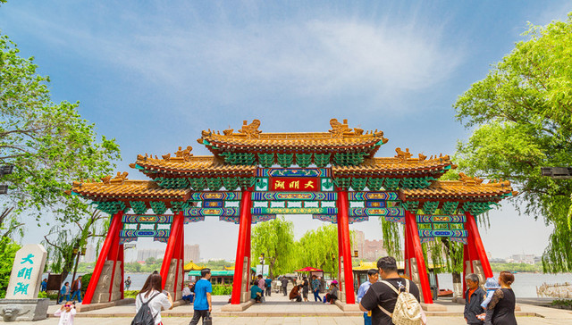 济南举办“济台情深 ‘泉’家赏月共团圆”活动