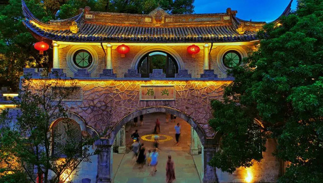 国庆嗨不停 溪口景区“应梦里美食嘉年华”盛大开幕