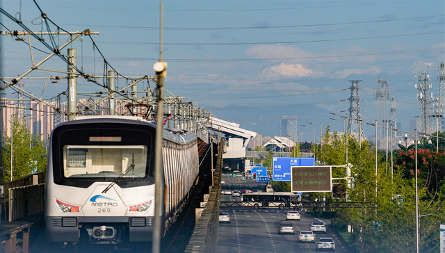 成都地铁延长运营时间，全力保障国庆节期间乘客出行