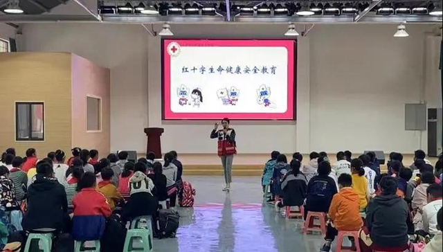 4年来，超过2万的学生上过这群普陀人的“救命”课程！