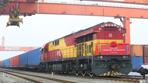 中南半岛经济走廊！中老铁路(成渝一万象)首发