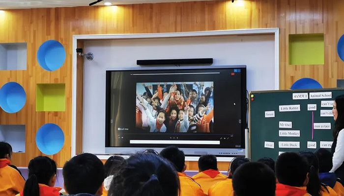 跨越空间的宝山同侪课堂，八校同上一节课