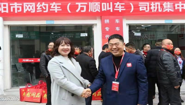 四川资阳：近百名网约车司机集中加入工会