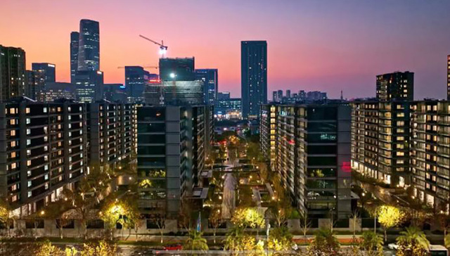 绿城凤起潮鸣交付丨东部新城，由此多了一个“城市符号”