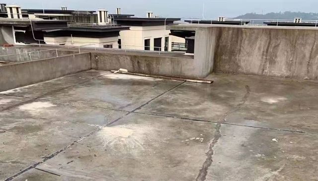 延期交房、地面裂缝、物业费高，复地·君屿墅频被质疑