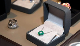 珠宝代工的影子生意：山寨大牌一折起，定制钻戒半价卖