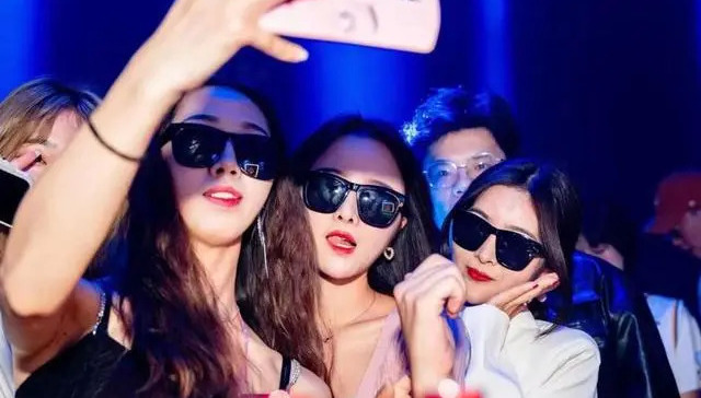 陌生人社交,擦边球,软色情,荷尔蒙经济,监管